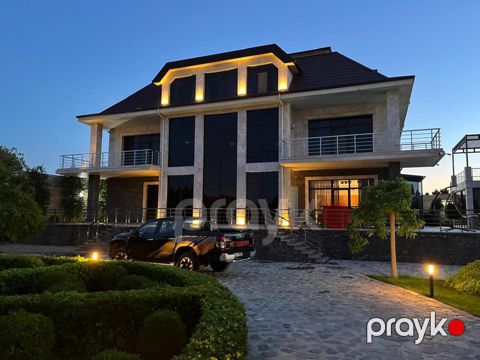 İcarəyə verilir 8 otaqlı həyət evi/bağ evi 800 m²