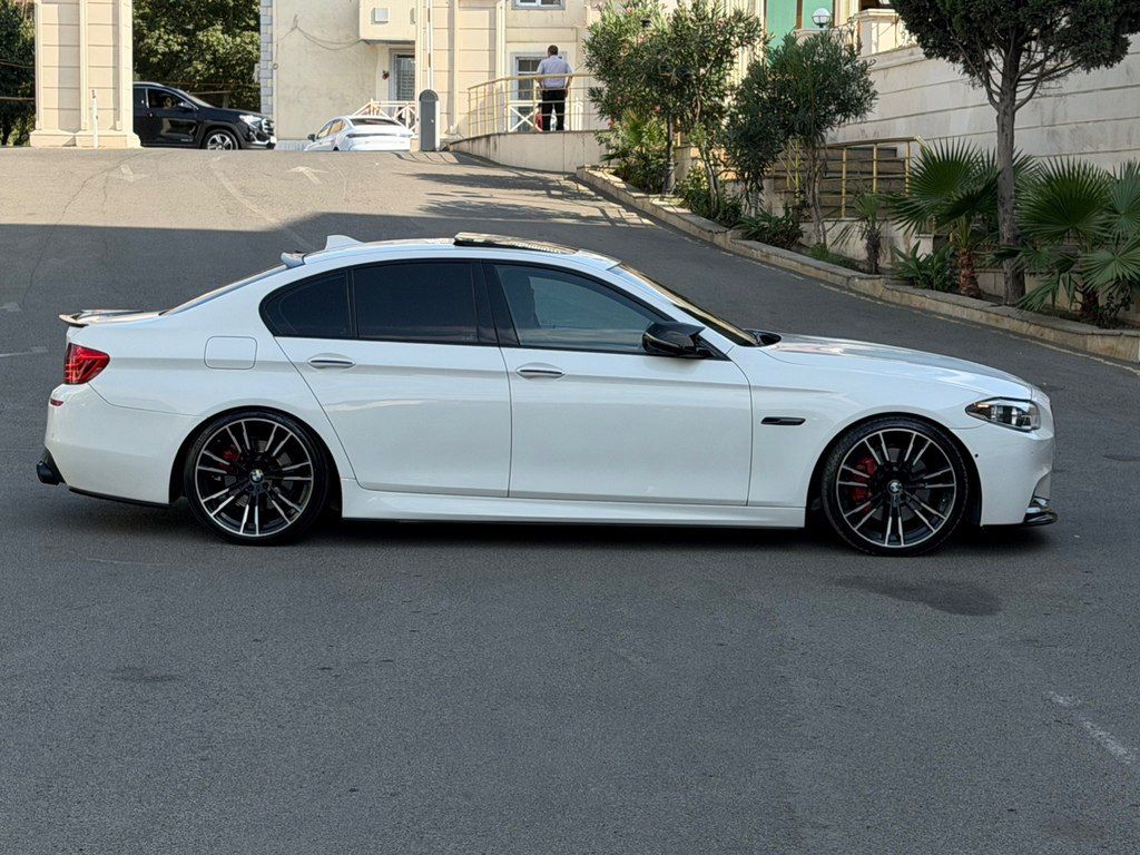 BMW 535, 3.0 L, 2015 il, 31 800 km — Avtomobillər, Gəncə (6)