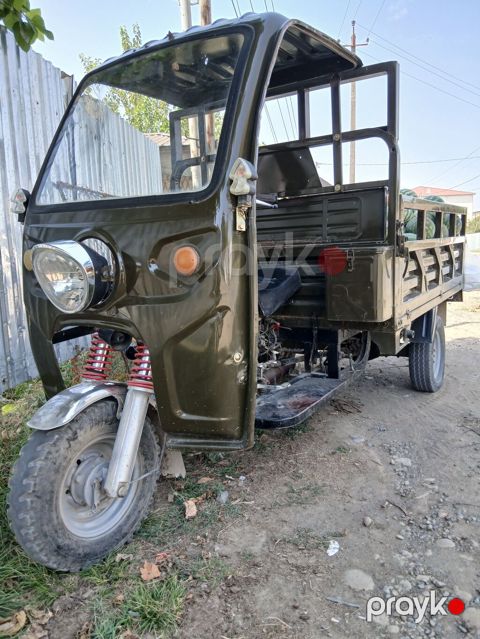 Yük daşıma üçün üçtəkərli mini yük motosikleti (kargo tricikl) — Masallı