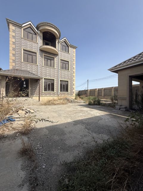 Satılır 6 otaqlı həyət evi/bağ evi 300 m² — Bakı