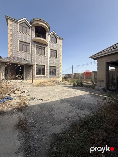 Satılır 6 otaqlı həyət evi/bağ evi 300 m² — Bakı