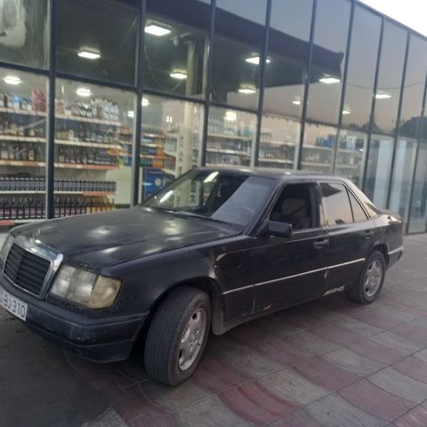 Mercedes-Benz W124: 2.5 l 1988 il Sedan — Masallı