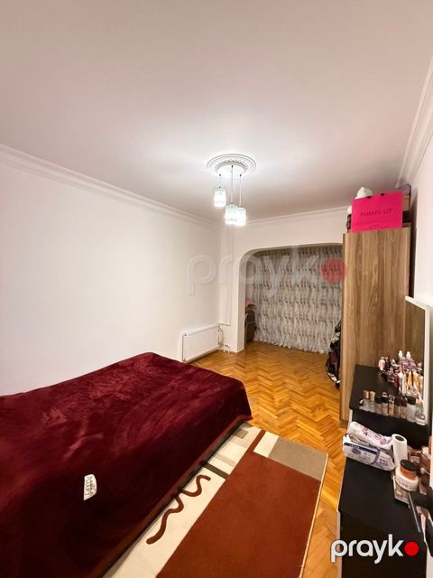 İcarəyə verilir 3 otaqlı köhnə tikili 90 m²