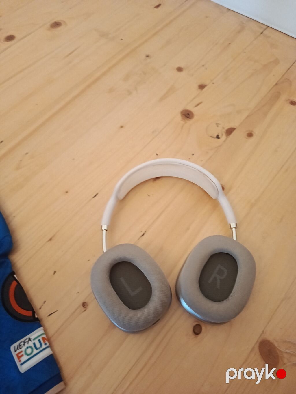 Gümüş rəngli over‑ear simsiz qulaqlıq - Yastı, oval alüminium kasa — Qulaqcıqlar, Bakı (2)