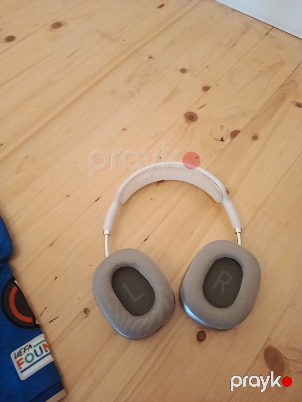 Gümüş rəngli over‑ear simsiz qulaqlıq - Yastı, oval alüminium kasa — Qulaqcıqlar, Bakı (2)