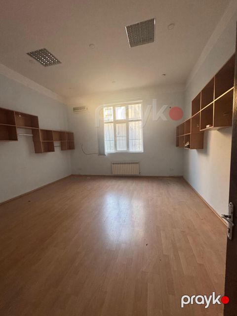İcarəyə verilir 11 otaqlı ofis 325 m² — Bakı