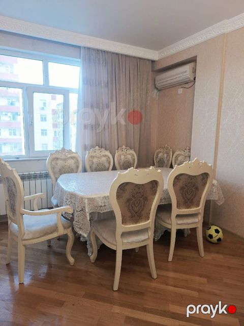 Masa desti. 350azn. 8 stulla. Yeni kimidi ünvan yeni Yasamal *Tehi — Qobu