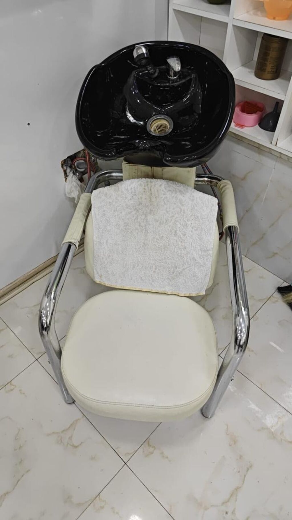 Nigar3. Saç moykası satılır. 150 azn yaxşı vəziyyətdədir. ünvan — Kreslo, Bakı