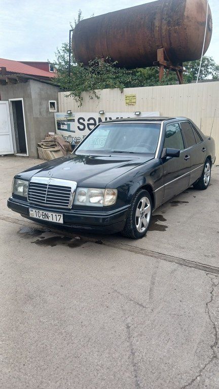 Mercedes E 220, 2.2 L, 1993 il, 300 000 km — Quba