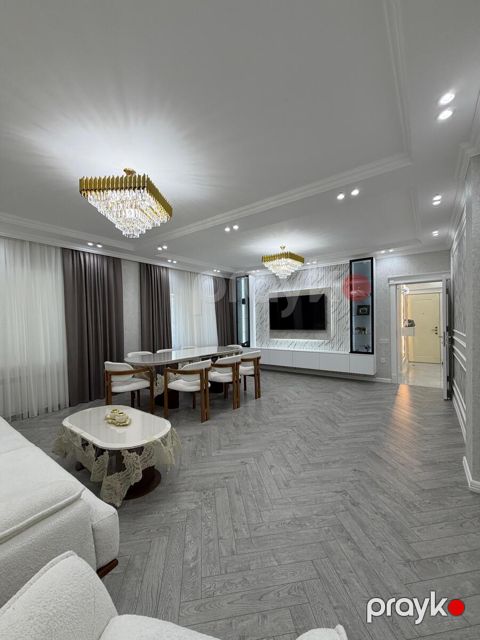 Satılır 5 otaqlı köhnə tikili 130 m²