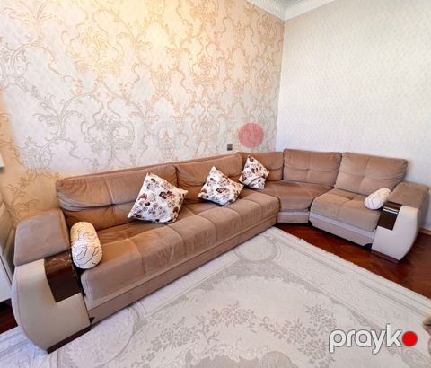 Künc divan açılır bazalı satılır 200₼. Ölçü 2×3. Ünvan Neapol qəs — Bakı