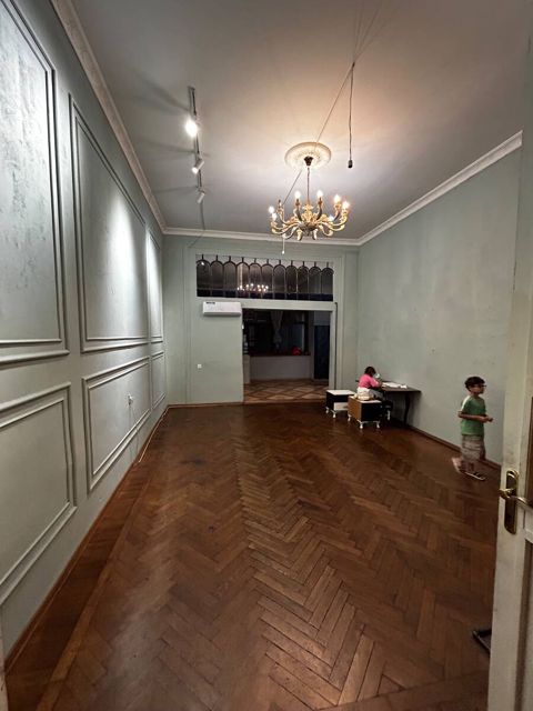 İcarəyə verilir 4 otaqlı köhnə tikili 160 m² — Bakı