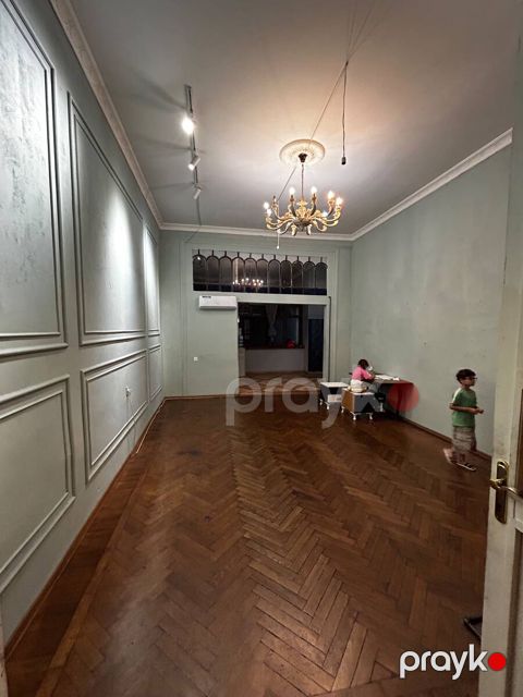 İcarəyə verilir 4 otaqlı köhnə tikili 160 m²