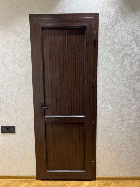 Daxili qapı – tünd qəhvəyi rəng, klassik dizayn - Material: ağac — Bakı
