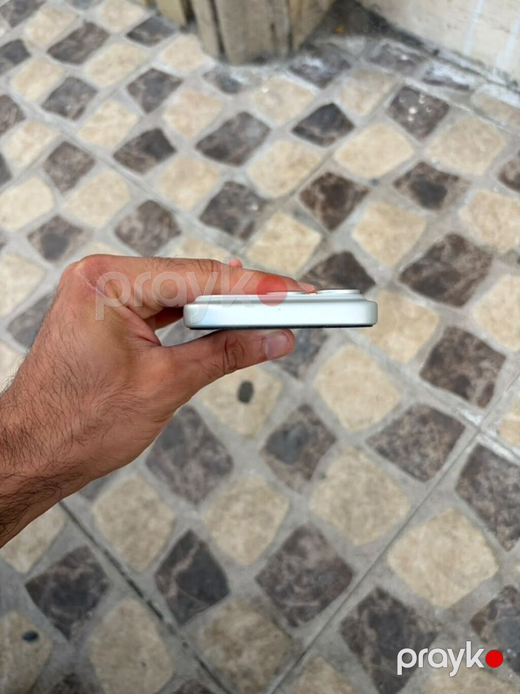 Salam iPhone 17 pro 256 gb problemsiz adapdır ve qutusu var telfon — Apple iPhone, Bakı (2)