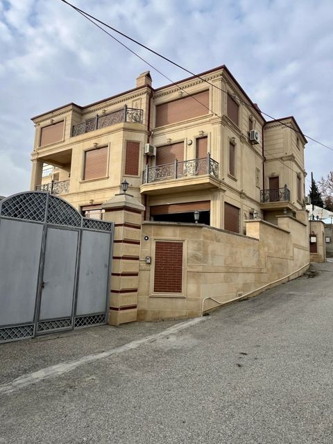 Satılır 7 otaqlı həyət evi/bağ evi 850 m² — Bakı