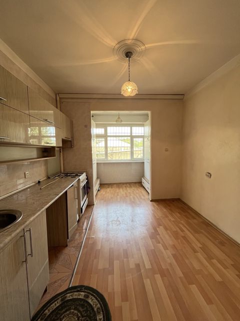 Satılır 3 otaqlı köhnə tikili 80 m² — Bakı