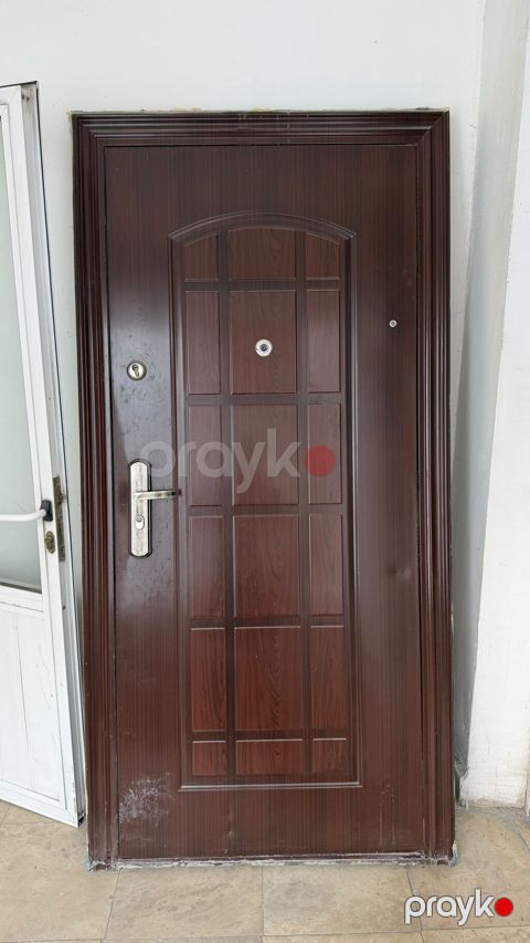 Seyf qapı Satılır Olçu 95*2.00 110 azn Unvan Nizami metrosu Aylin — Bakı