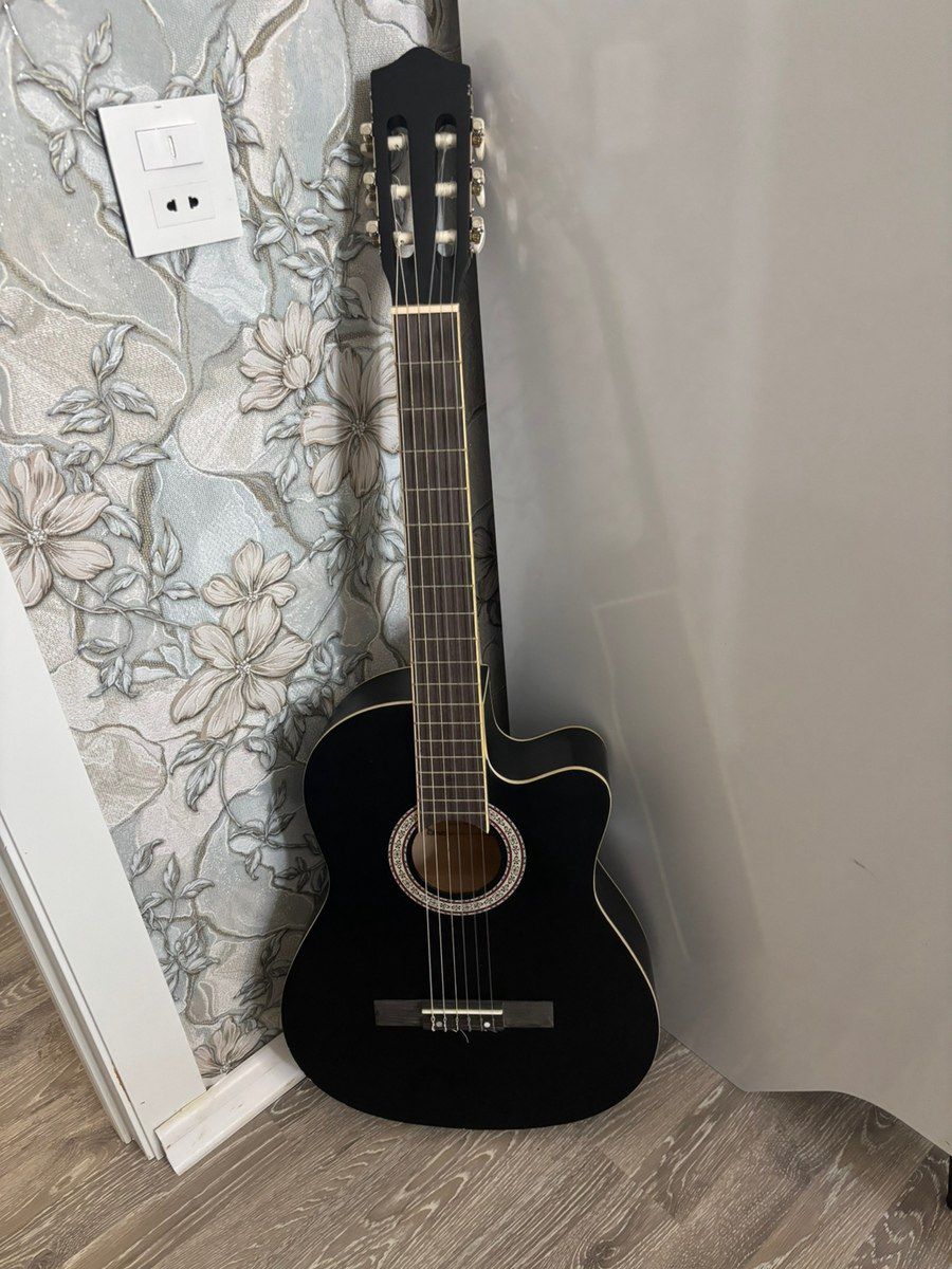 Gitara — Musiqiə alətləri, Xırdalan (2)