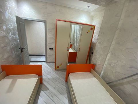 Ev sentyabrın 15den bowalacag İki Otaq,bir zaldan ibaretdir, Ev tam — Bakı