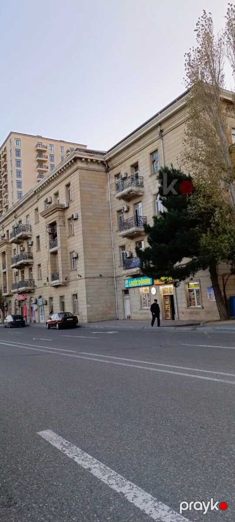 Satılır 2 otaqlı köhnə tikili 60 m²