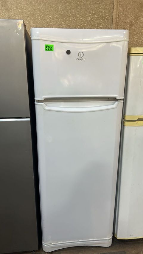 Indesit iki qapılı soyuducu - Üst hissədə ayrıca dondurucu bölmə — Digah