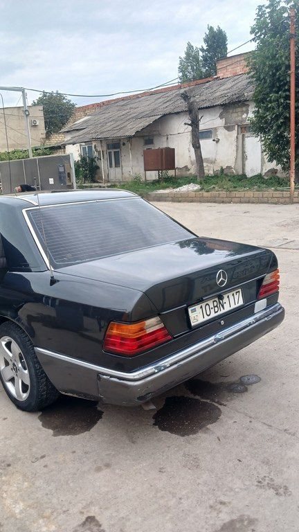 Mercedes E 220, 2.2 L, 1993 il, 300 000 km — Avtomobillər, Quba (3)