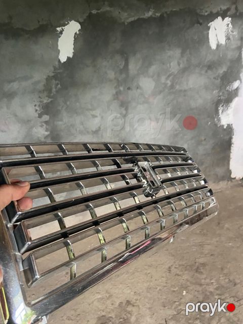 Lada (VAZ) 2107 radiator barmaqlığı