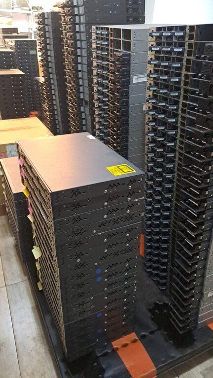 Cisco C9200L-24T-4G-E Switch — Şəbəkə və server avadanlığı, Bakı (4)