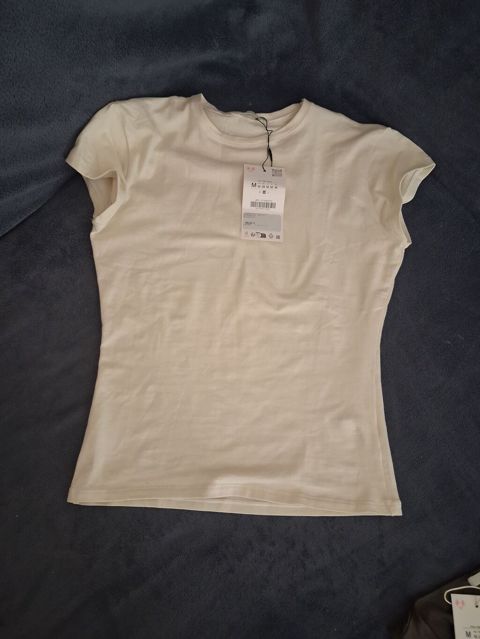 Ağ rəngli qısaqol basic köynək (T‑shirt) - Rəng: ağ/ekru - Model — Bakı