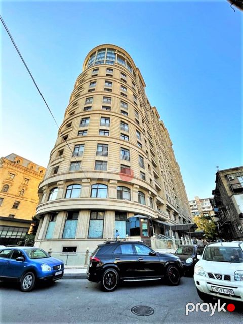 Satılır 3 otaqlı yeni tikili 180 m² — Bakı