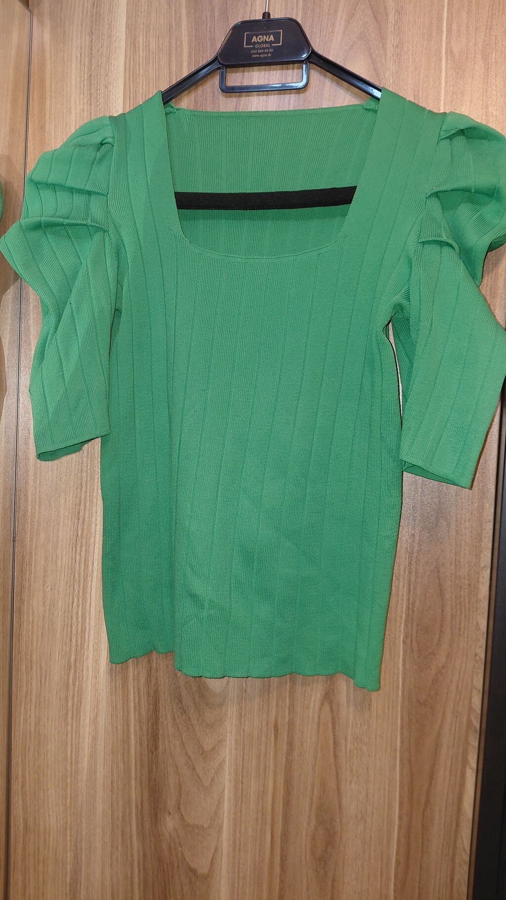 Maksimun 10 alana 1 manatdan Qadın üst geyimləri dəsti 1) Ağ T‑shirt — Futbolka və polo, Bakı (3)