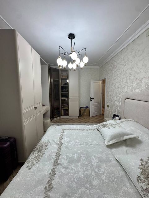 Satılır 4 otaqlı köhnə tikili 105 m² — Bakı