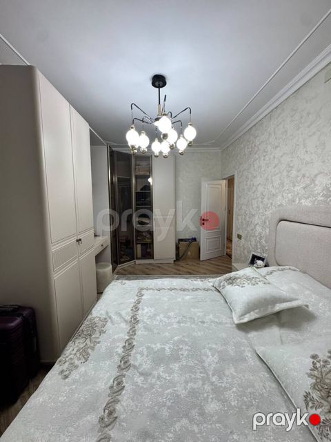 Satılır 4 otaqlı köhnə tikili 105 m²