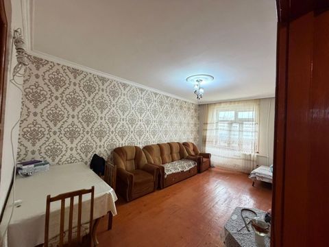 1 nəfər xanım otaq yoldaşı axtarılır. Xalqlar Dostluğu metrosunun düz — Bakı