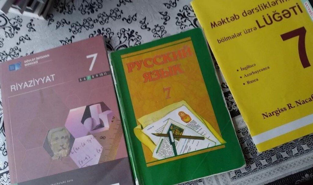 Dərsliklər — Məktəb və təhsil malları, Bakı (2)