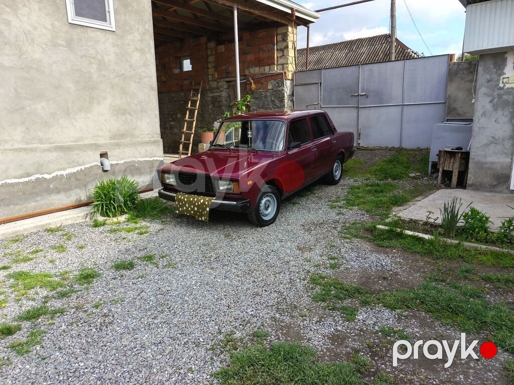 Model: Lada (VAZ) 2107 sedan Rəng: tünd bordo Kuzov: 4 qapı, klassik — Avtomobillər, Şəki (3)