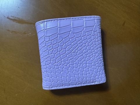 Bənövşəyi rəngdə, krokodil naxişli qadın pulqabısı. Xüsusiyyətlər — Digah