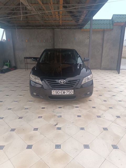 Toyota Camry sedan - Korpus: qara rəng, 4 qapı - Mühərrik: benzin, ön — Gəncə