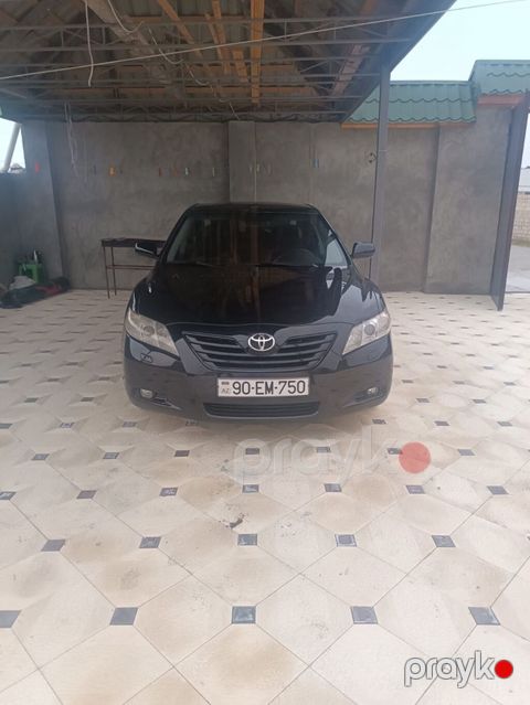 Toyota Camry sedan - Korpus: qara rəng, 4 qapı - Mühərrik: benzin, ön — Gəncə