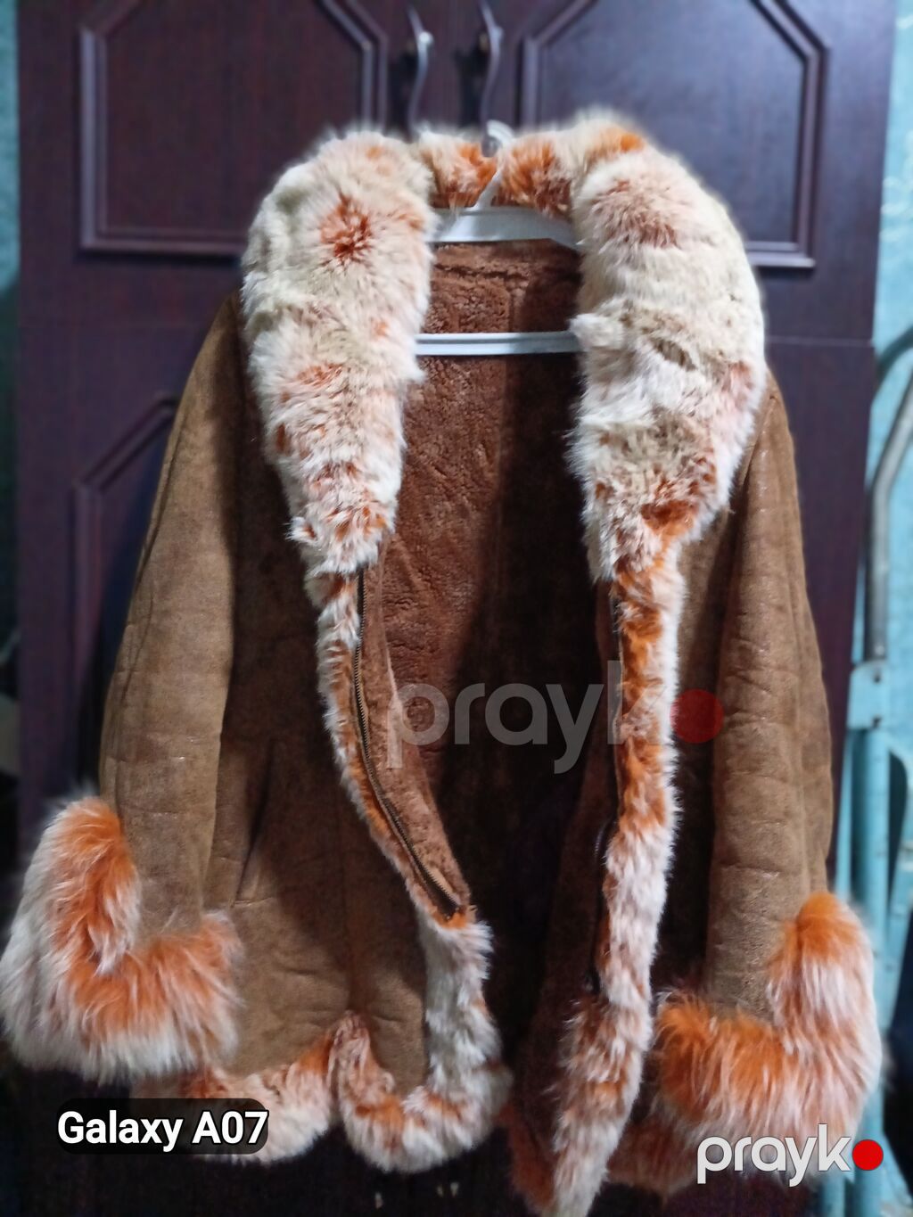 Qadınlar üçün isti qış kürkü - Model: qısa kəsimli, A-siluetli kürk — Şubə, Bakı (3)