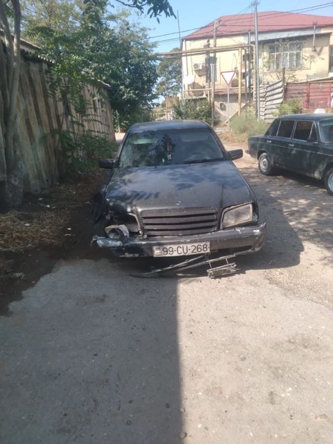 Mercedes-Benz C 180: 1.8 l 1999 il Sedan — Digah