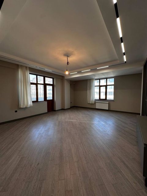 Satılır 4 otaqlı yeni tikili 185 m² — Bakı
