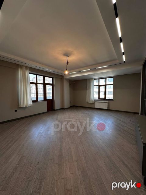 Satılır 4 otaqlı yeni tikili 185 m²