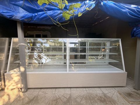 4 metrlik ve 2 metrli şirniyyat vitrini Soyuduci deyil 4 metrlik 550 — Digah