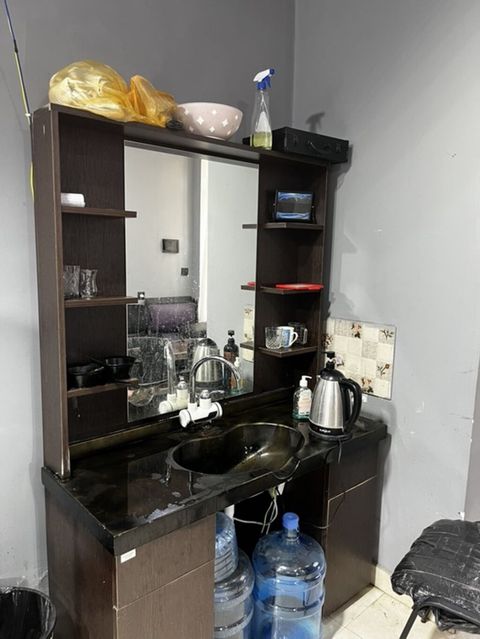 Qiymətdi razılaşmaq olar Salon üçün lavabo və güzgülü şkaf dəsti