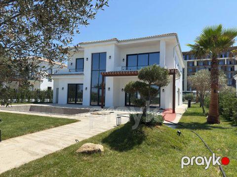 Satılır 7 otaqlı həyət evi/bağ evi 500 m² — Bakı