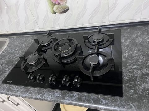 Beko qaz plitəsi – şüşə keramika səthli, 5 gözlü Xüsusiyyətlər: - 5 — Saray