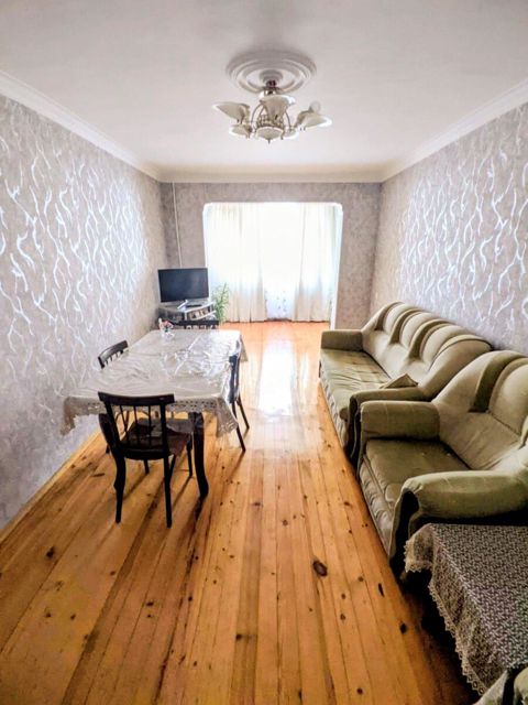 Satılır 4 otaqlı köhnə tikili 100 m² — Bakı