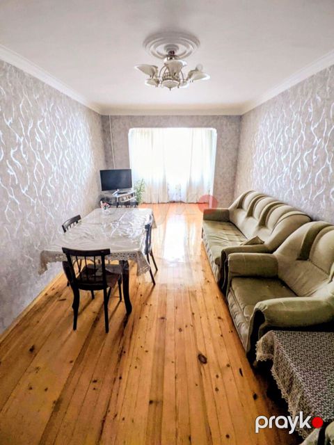 Satılır 4 otaqlı köhnə tikili 100 m²